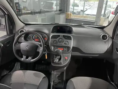 Renault 2021 - 11600 EUR, 110358 km - AUTO.MOTO.pt - 110358km - foto 10 de 20