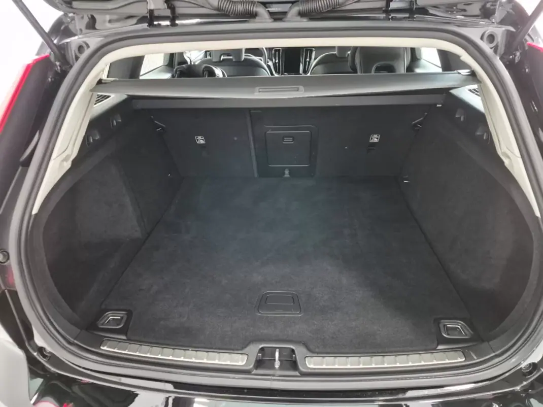 Volvo V60 2021 - 24990 EUR, 103413 km - AUTO.MOTO.pt - 103413km - foto 9 de 23