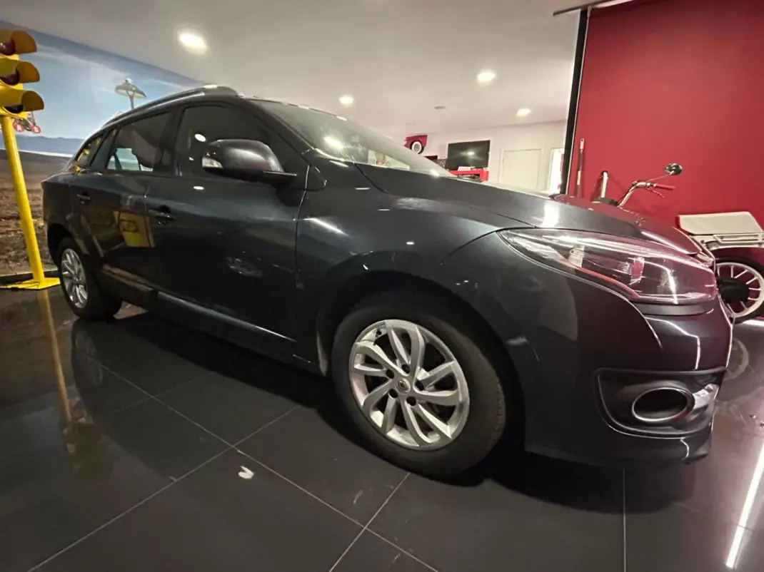 Renault Mégane Sport Tourer 2014 - 8900 EUR, 269392 km - AUTO.MOTO.pt - 269392km - foto 7 de 20