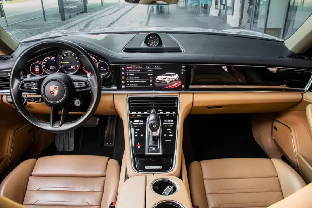 Porsche Panamera 2022 - 99950 EUR, 92267 km - AUTO.MOTO.pt - 92267km - foto 42 de 49