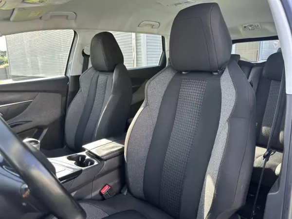 Peugeot 5008 2017 - 14900 EUR, 200000 km - AUTO.MOTO.pt - 200000km - foto 24 de 63