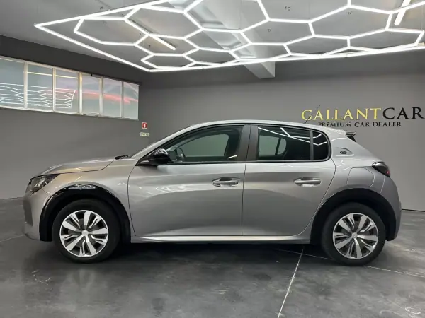 Peugeot e-208 2020 - 18200 EUR, 53794 km - AUTO.MOTO.pt - 53794km - foto 3 de 10