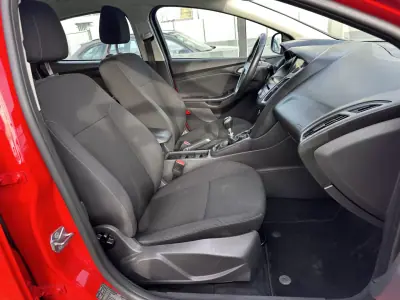 Ford Focus 2017 - 9900 EUR, 190000 km - AUTO.MOTO.pt - 190000km - foto 49 de 50