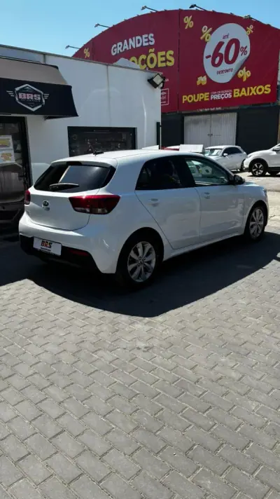 Kia Rio 2021 - 15950 EUR, 68088 km - 68088km - foto 2 de 20