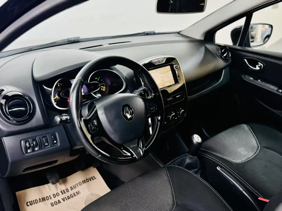 Renault Clio 2012 - 5750 EUR, 228000 km - AUTO.MOTO.pt - 228000km - foto 18 de 44