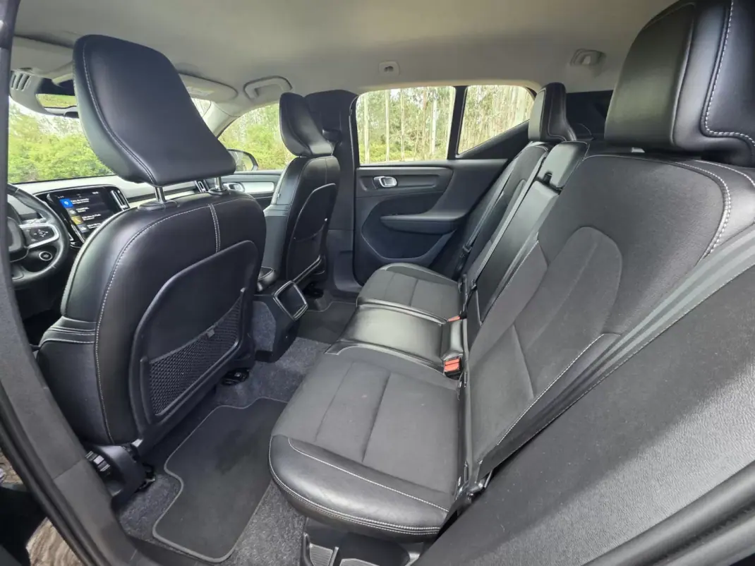 Volvo XC 40 2020 - 24500 EUR, 152300 km - AUTO.MOTO.pt - 152300km - foto 27 de 42