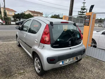 Peugeot 107 2010 - 4950 EUR, 135993 km - AUTO.MOTO.pt - 135993km - foto 5 de 5