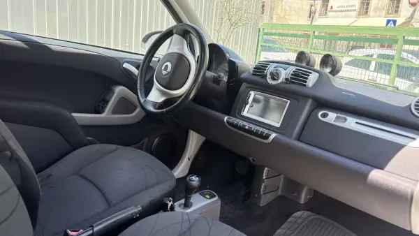Smart ForTwo Coupé 2012 - 5900 EUR, 162000 km - AUTO.MOTO.pt - 162000km - foto 6 de 9