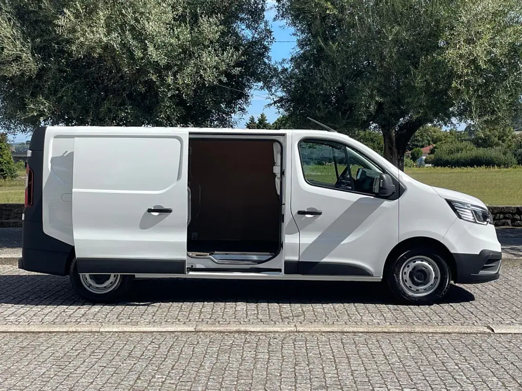 Renault Trafic 2023 - 22900 EUR, 48000 km - 48000km - foto 6 de 40