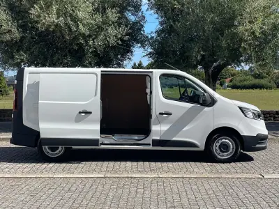 Renault Trafic 2023 - 22900 EUR, 48000 km - 48000km - foto 6 de 40