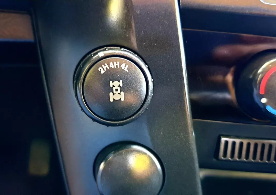 SsangYong Actyon Sports 2008 - 9990 EUR, 134000 km - AUTO.MOTO.pt - 134000km - foto 10 de 24