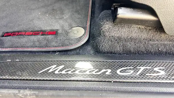 Porsche Macan 2021 - 89500 EUR, 94000 km - AUTO.MOTO.pt - 94000km - foto 18 de 21
