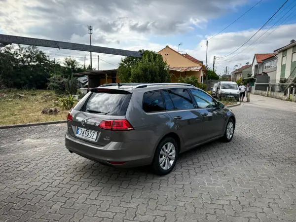Volkswagen Golf Variant 2014 - 10800 EUR, 196000 km - AUTO.MOTO.pt - 196000km - foto 9 de 10