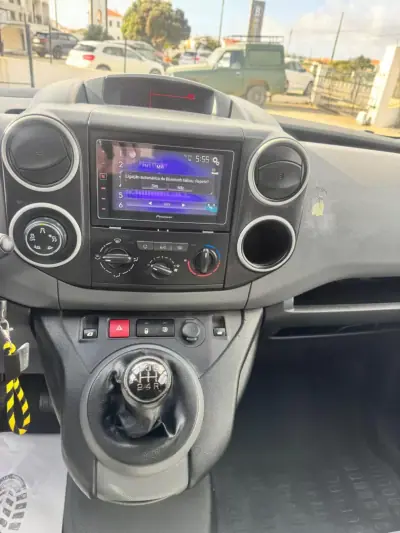 Peugeot 2016 - 13990 EUR, 189000 km - AUTO.MOTO.pt - 189000km - foto 6 de 18