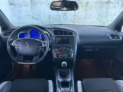 DS DS4 2014 - 11000 EUR, 170000 km - AUTO.MOTO.pt - 170000km - foto 5 de 15