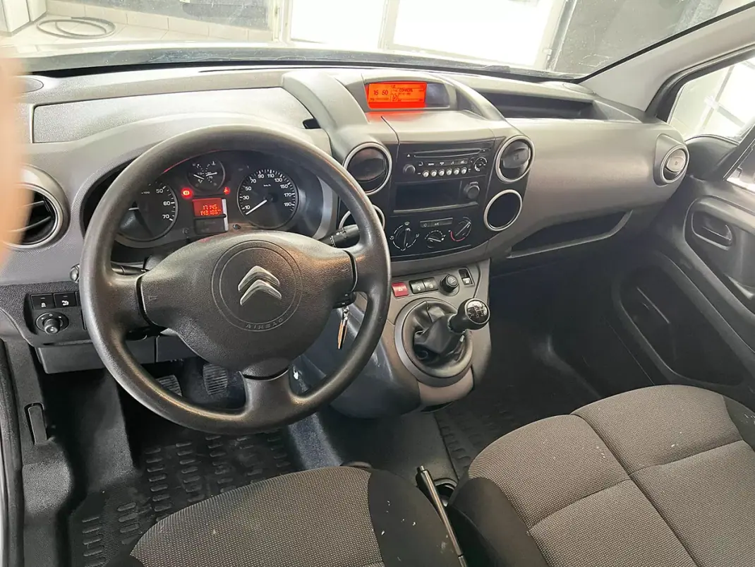 Citroën Berlingo 1.6 BlueHDi L1 Club 3L 2018 - 12600 EUR, 143113 km - AUTO.MOTO.pt - 143113km - foto 10 de 20