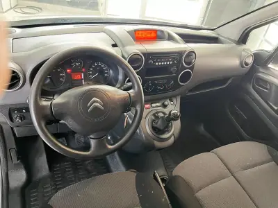 Citroën Berlingo 1.6 BlueHDi L1 Club 3L 2018 - 12600 EUR, 143113 km - AUTO.MOTO.pt - 143113km - foto 10 de 20