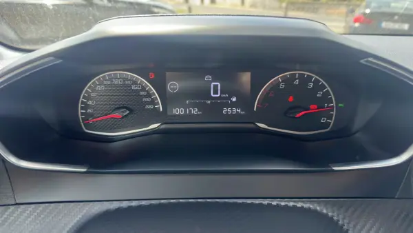 Peugeot 208 2023 - 13800 EUR, 100000 km - AUTO.MOTO.pt - 100000km - foto 8 de 18