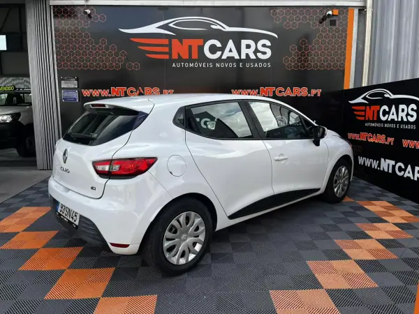 Renault Clio 2016 - 10900 EUR, 213258 km - AUTO.MOTO.pt - 213258km - foto 2 de 13
