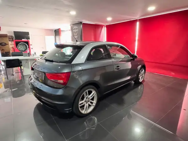 Audi A1 2012 - 11500 EUR, 218000 km - AUTO.MOTO.pt - 218000km - foto 4 de 20