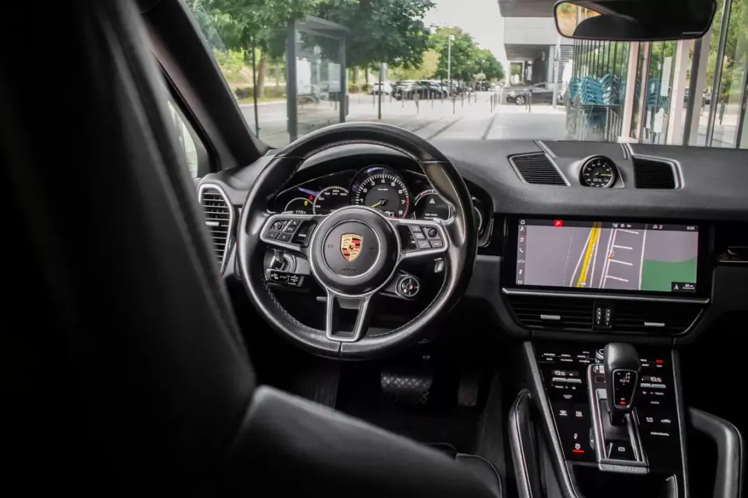 Porsche Cayenne Coupé 2020 - 69890 EUR, 126171 km - AUTO.MOTO.pt - 126171km - foto 36 de 45