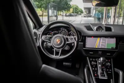 Porsche Cayenne Coupé 2020 - 69890 EUR, 126171 km - AUTO.MOTO.pt - 126171km - foto 36 de 45