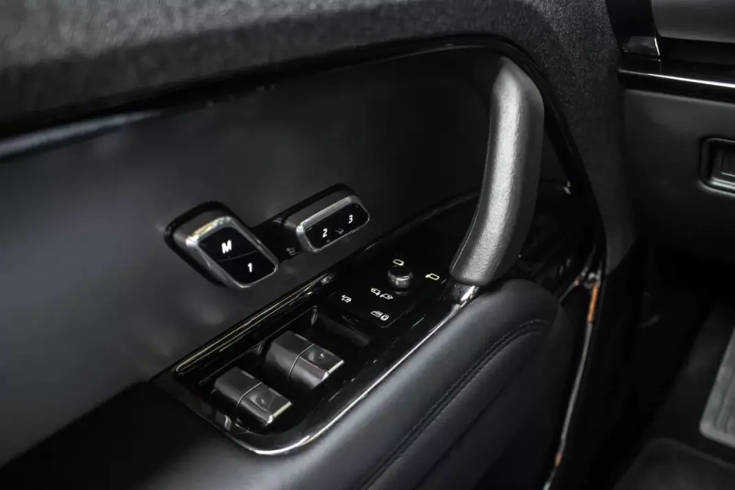 Land Rover Range Rover Sport 2023 - 83990 EUR, 131215 km - AUTO.MOTO.pt - 131215km - foto 17 de 46