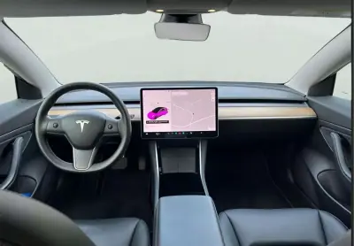 Tesla Model 3 2020 - 24990 EUR, 52675 km - AUTO.MOTO.pt - 52675km - foto 9 de 14