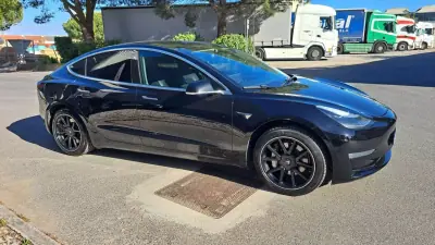 Tesla Model 3 2019 - 22500 EUR, 113000 km - AUTO.MOTO.pt - 113000km - foto 15 de 53