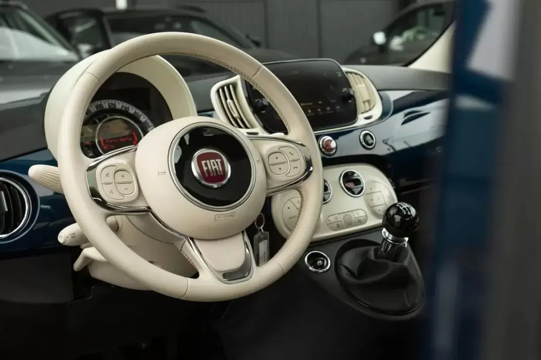 Fiat 500 2021 - 9999 EUR, 113000 km - AUTO.MOTO.pt - 113000km - foto 15 de 21