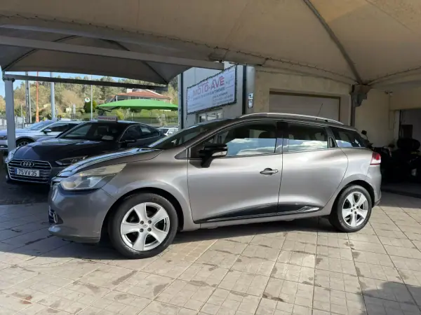 Renault Clio Sport Tourer 2014 - 8950 EUR, 143153 km - AUTO.MOTO.pt - 143153km - foto 4 de 30