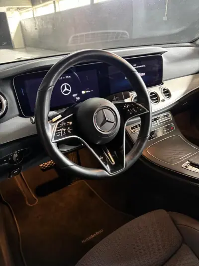 Mercedes-Benz E 300 2022 - 34500 EUR, 77100 km - AUTO.MOTO.pt - 77100km - foto 9 de 18