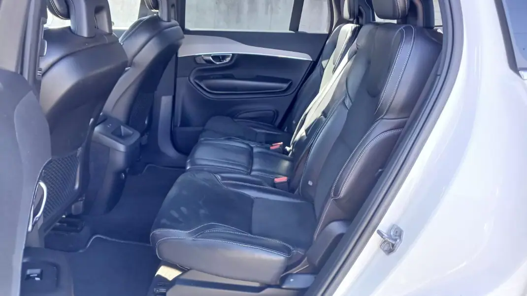 Volvo XC 90 2016 - 38750 EUR, 156000 km - AUTO.MOTO.pt - 156000km - foto 6 de 25