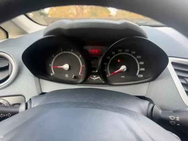 Ford Fiesta 2009 - 4950 EUR, 171000 km - AUTO.MOTO.pt - 171000km - foto 17 de 24