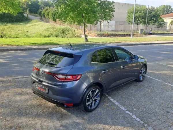 Renault Mégane 2016 - 14000 EUR, 159000 km - AUTO.MOTO.pt - 159000km - foto 6 de 17