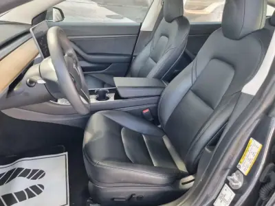 Tesla Model 3 2020 - 24900 EUR, 64000 km - 64000km - foto 5 de 16
