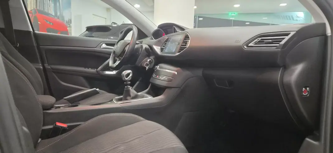 Peugeot 308 SW 2016 - 9490 EUR, 123000 km - AUTO.MOTO.pt - 123000km - foto 21 de 27