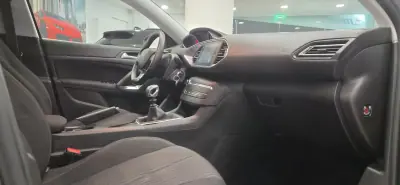 Peugeot 308 SW 2016 - 9490 EUR, 123000 km - AUTO.MOTO.pt - 123000km - foto 21 de 27