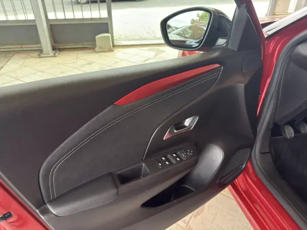 Opel Corsa 2025 - 18450 EUR, 7423 km - AUTO.MOTO.pt - 7423km - foto 17 de 41