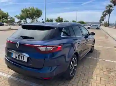 Renault Mégane Sport Tourer 2019 - 15950 EUR, 16000 km - AUTO.MOTO.pt - 16000km - foto 4 de 12
