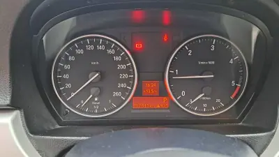 BMW 320 2010 - 12890 EUR, 157813 km - AUTO.MOTO.pt - 157813km - foto 33 de 41