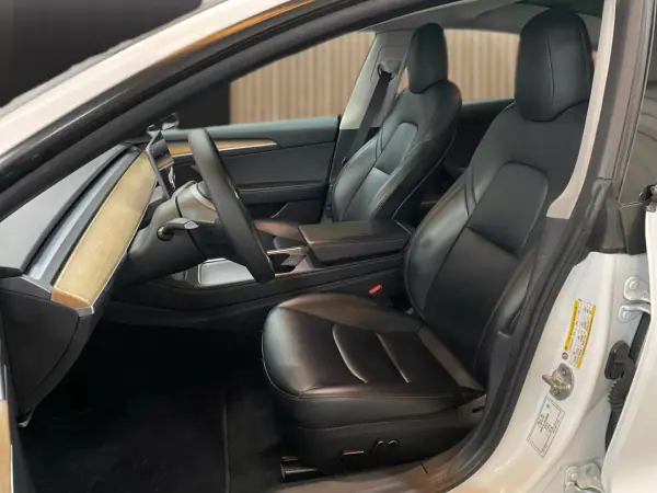Tesla Model 3 2022 - 35950 EUR, 86200 km - AUTO.MOTO.pt - 86200km - foto 7 de 19