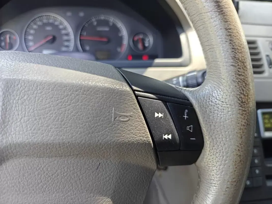 Volvo XC 90 2005 - 8490 EUR, 243750 km - AUTO.MOTO.pt - 243750km - foto 29 de 35