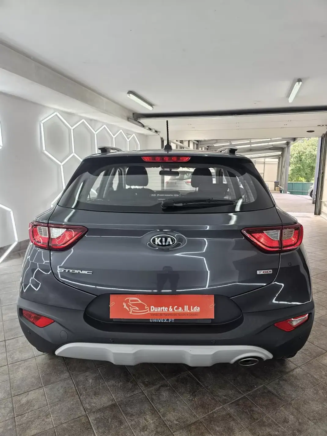 Kia Stonic 2019 - 12500 EUR, 117953 km - AUTO.MOTO.pt - 117953km - foto 9 de 23