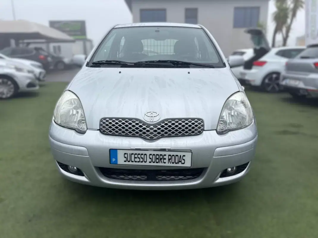 Toyota YARIS BIZZ (NLP 1.0 VVT-i 1.0) 2005 - 7990 EUR, 237418 km - AUTO.MOTO.pt - 237418km - foto 2 de 12