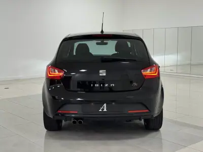 SEAT Ibiza 2017 - 10890 EUR, 99000 km - AUTO.MOTO.pt - 99000km - foto 10 de 29