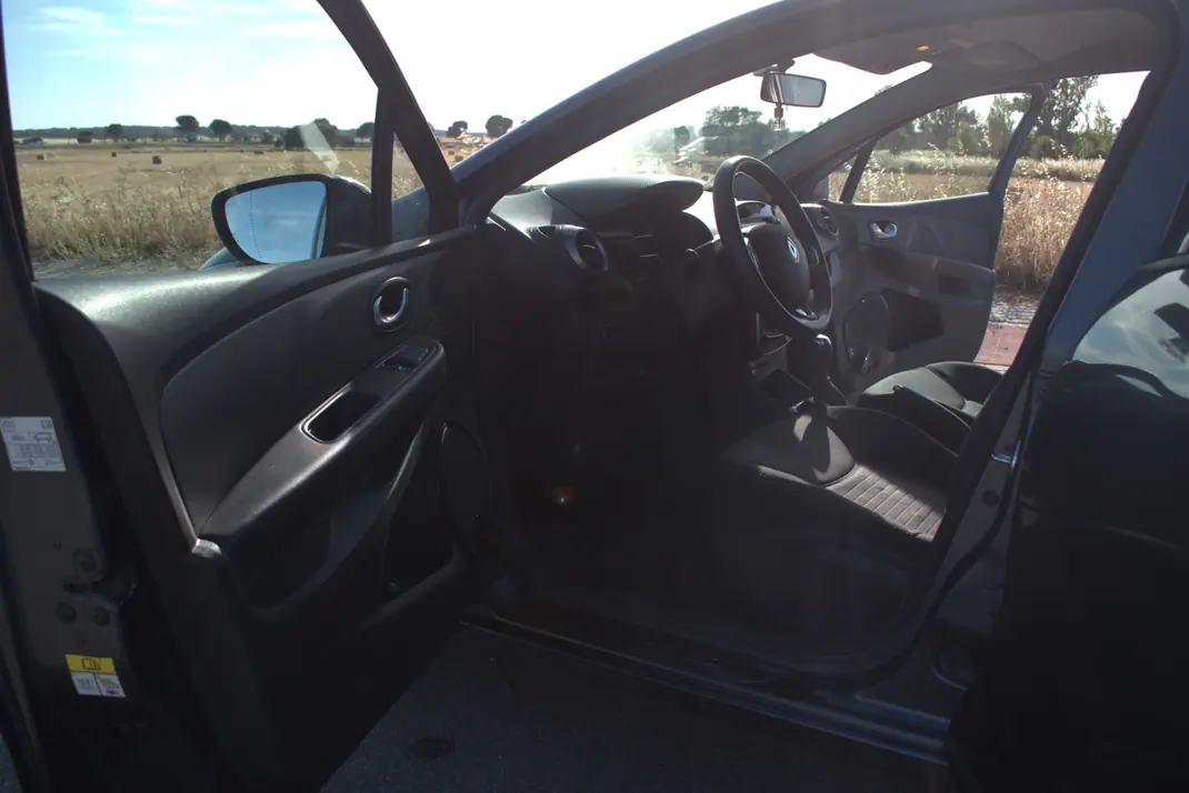 Renault Clio 2017 - 10490 EUR, 90000 km - AUTO.MOTO.pt - 90000km - foto 9 de 15