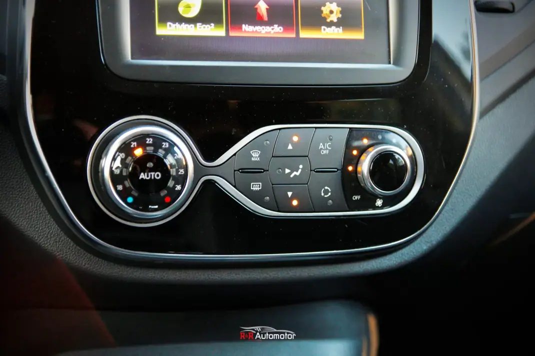 Renault Captur 2019 - 14800 EUR, 98000 km - AUTO.MOTO.pt - 98000km - foto 20 de 27