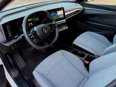 Renault Mégane E-Tech 2022 - 22500 EUR, 14000 km - AUTO.MOTO.pt - 14000km - foto 4 de 24