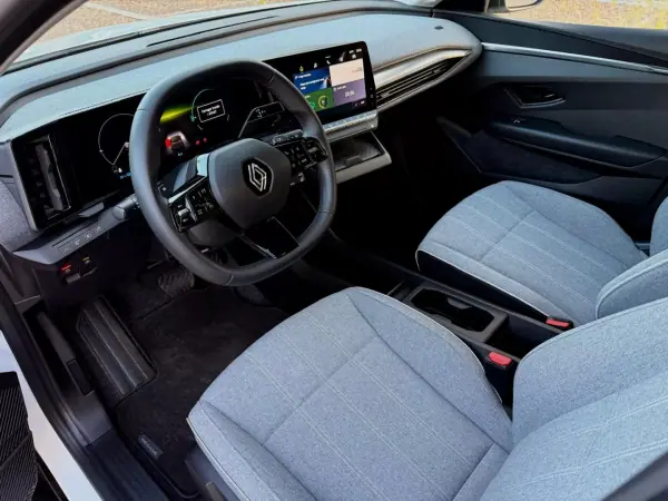 Renault Mégane E-Tech 2022 - 22500 EUR, 14000 km - AUTO.MOTO.pt - 14000km - foto 4 de 24